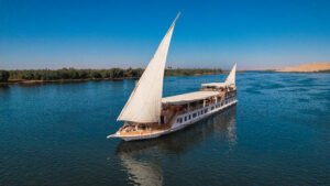 Why are private river yachts on the Nile the best for meditation?